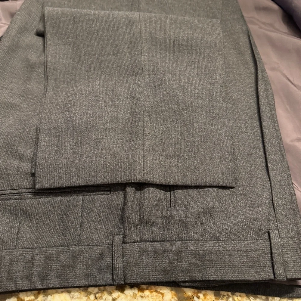 Hugo Boss 46L Good quality Gray in color and‎ rich looking